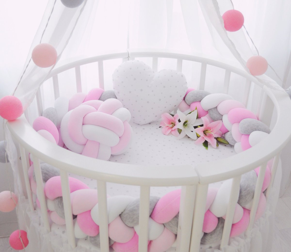 Круглая кровать в интерьере