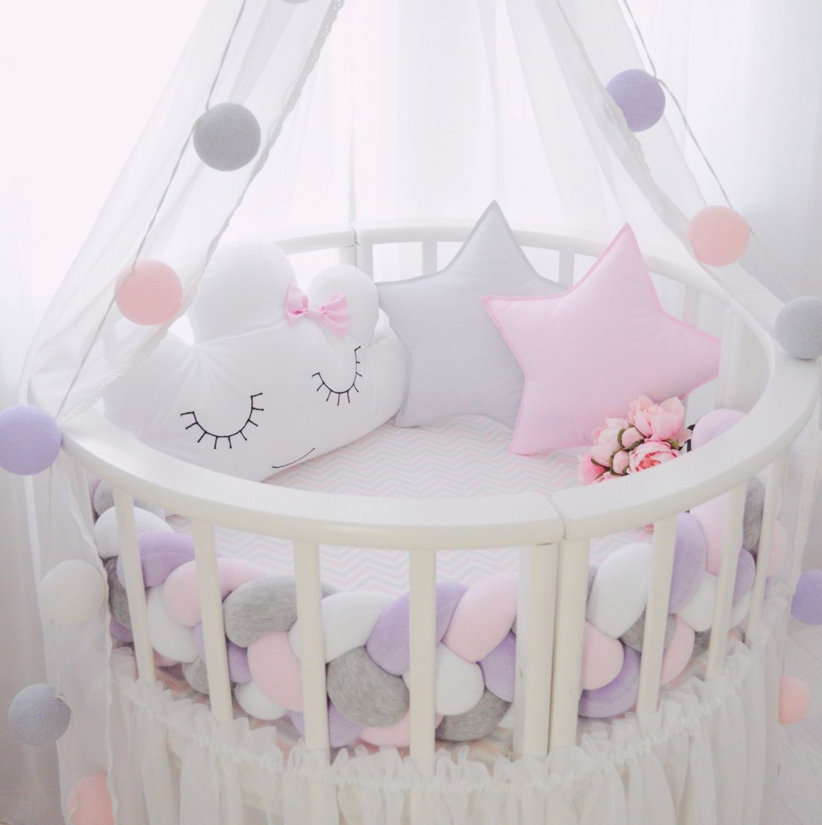 Круглая кроватка для девочки