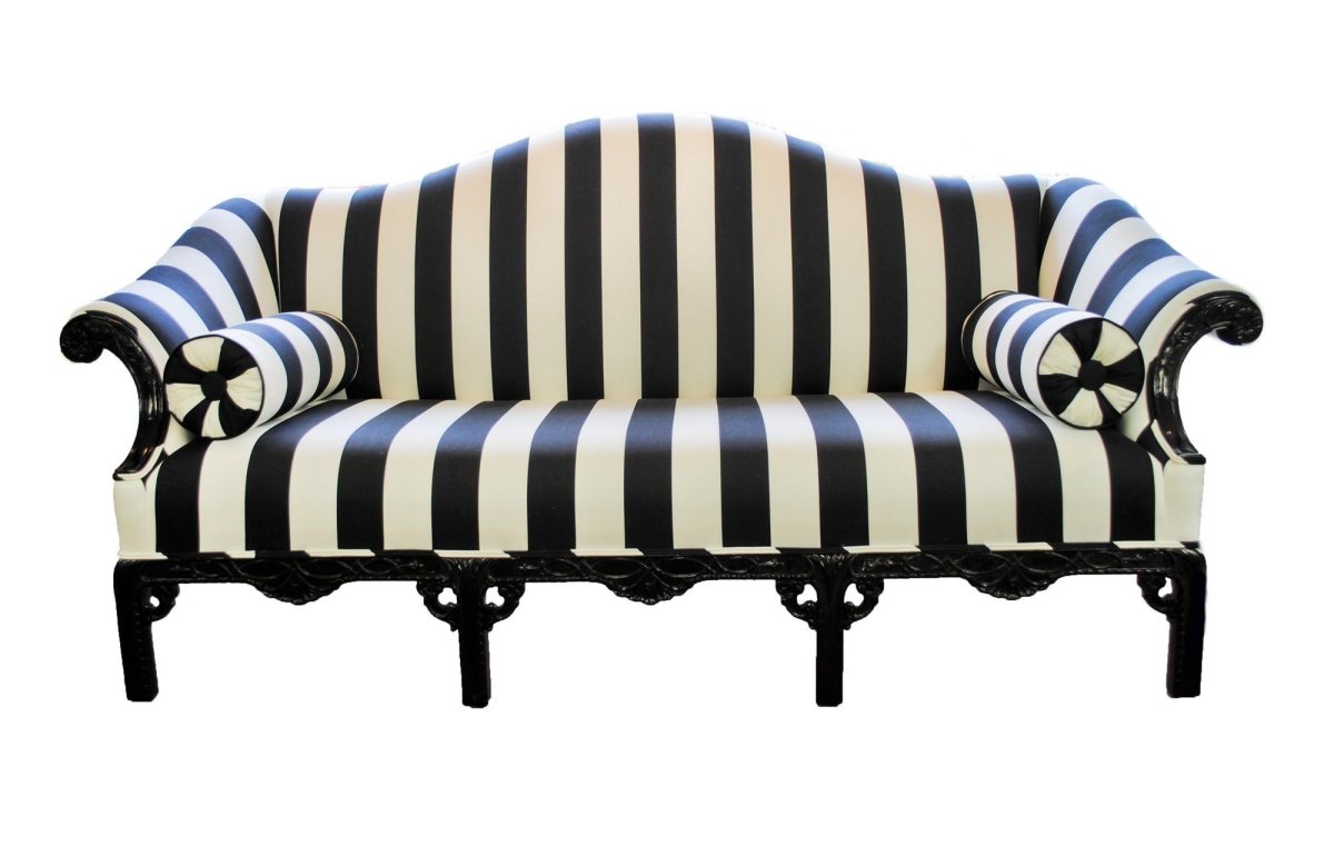 Яркое кресло в интерьере