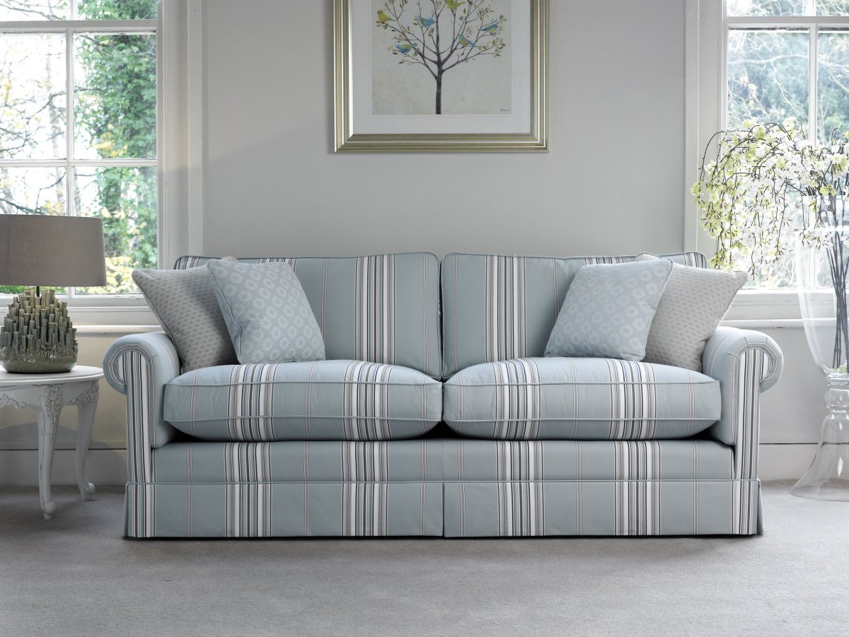Диван в стиле Прованс в полоску