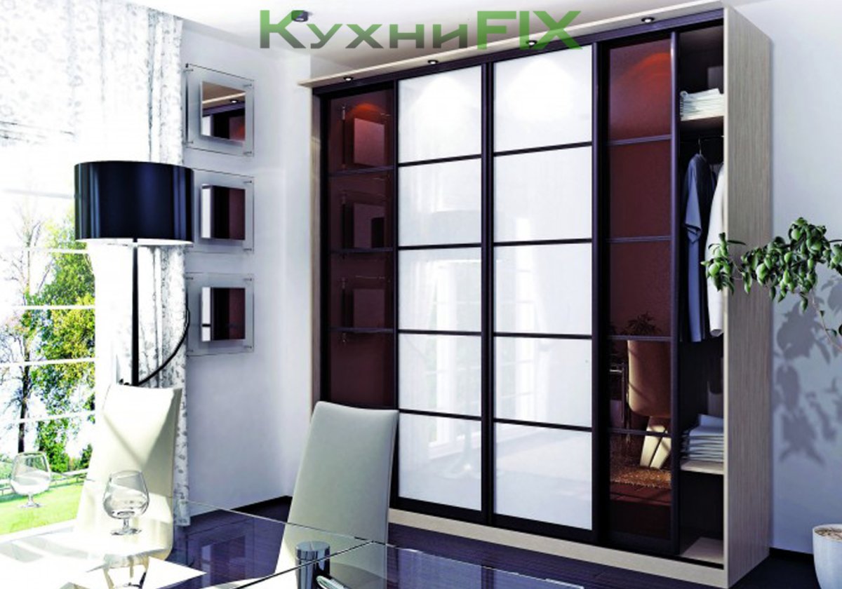 Шкаф-витрина стеклянная