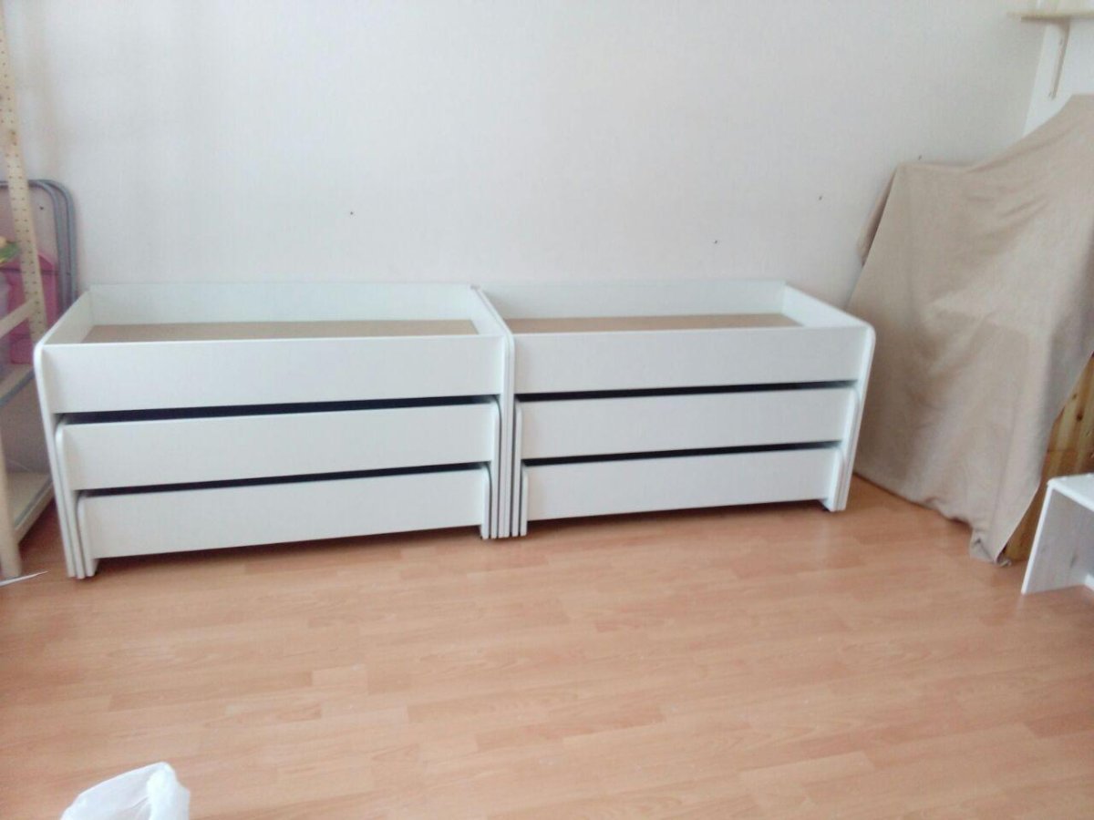 Трехъярусная кровать белая