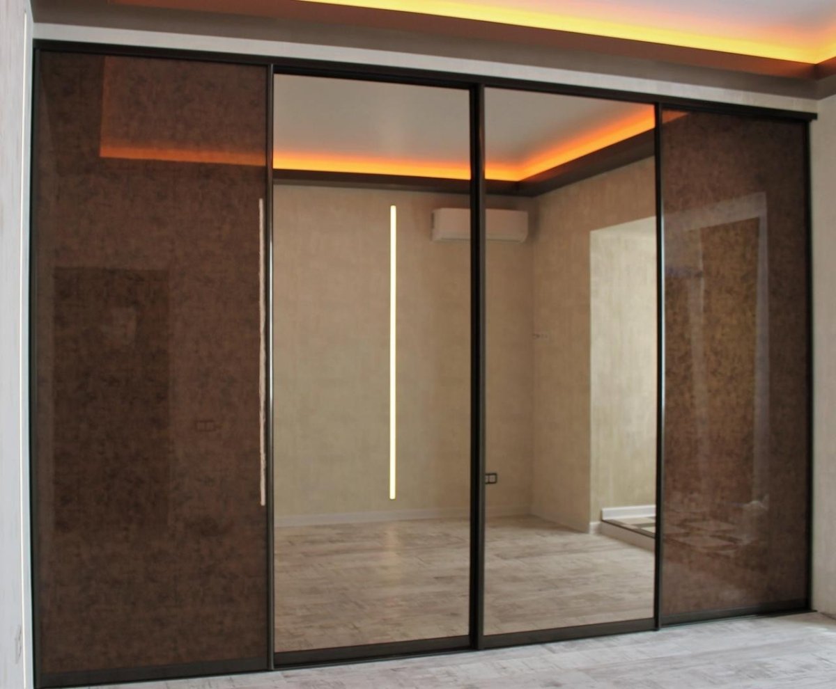 Шкаф купе с бронзовым зеркалом