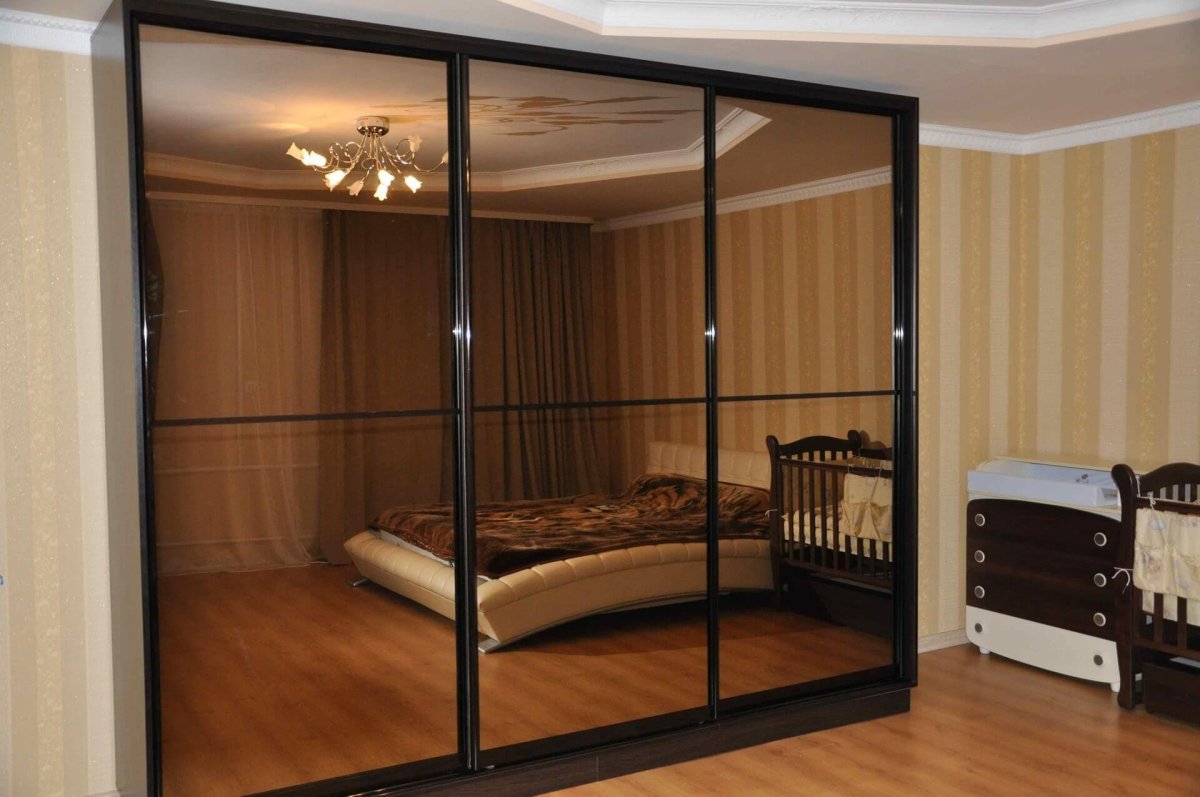Шкаф купе зеркальный 2000 2600 600