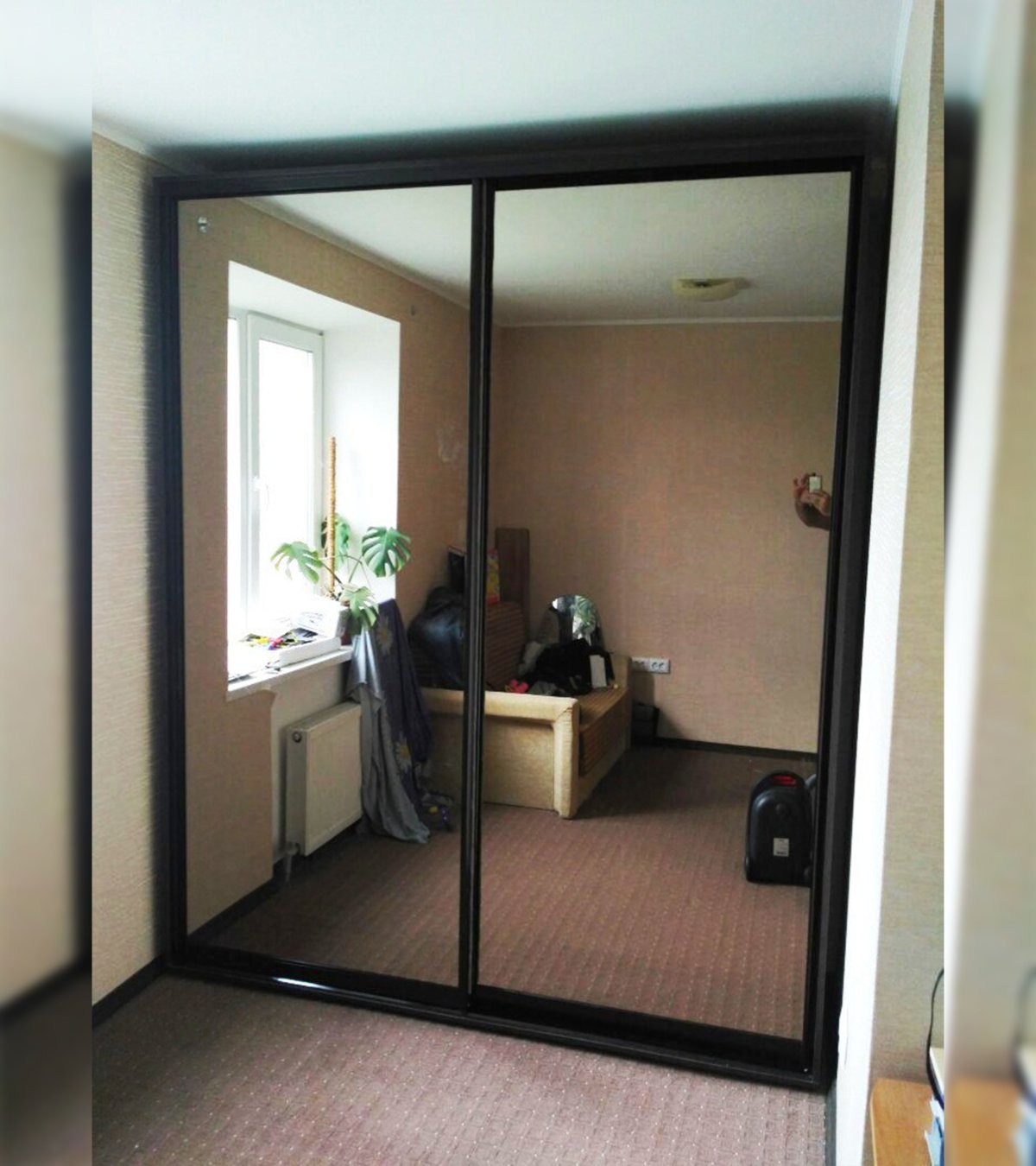 Шкаф купе с затонированными зеркалом