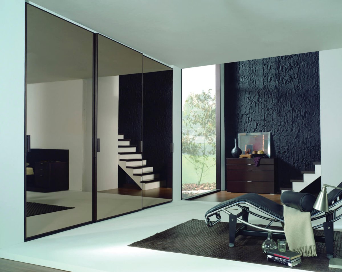 Шкафы-купе зеркальные фасады