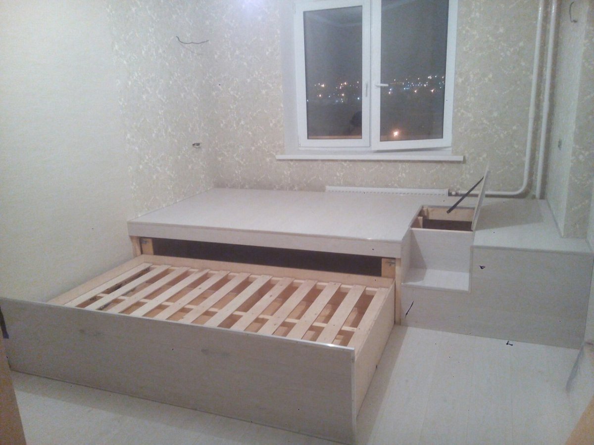 Кровать подиум у батареи