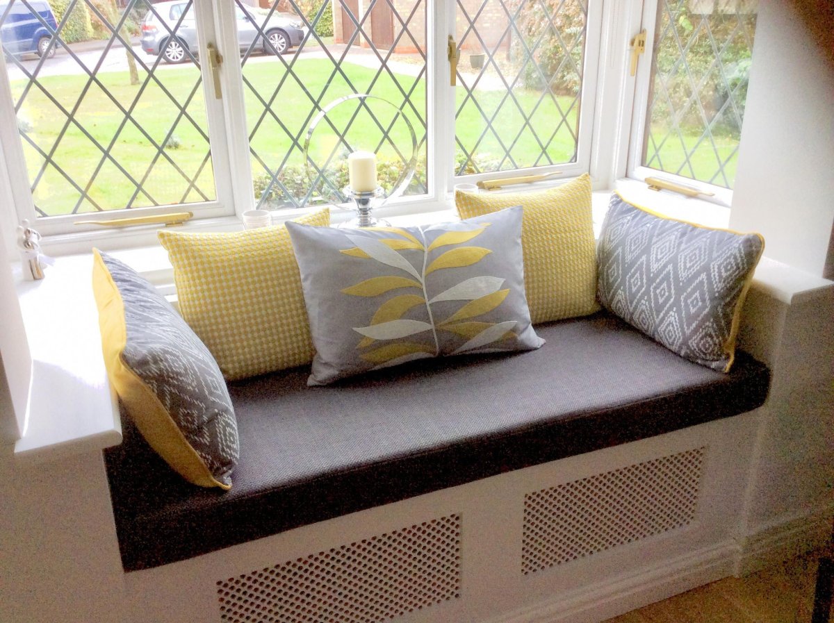 Диванчик на подоконнике