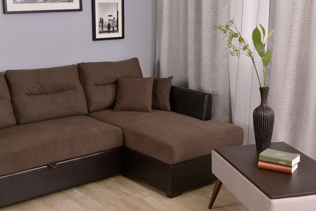 Диван кофейного цвета