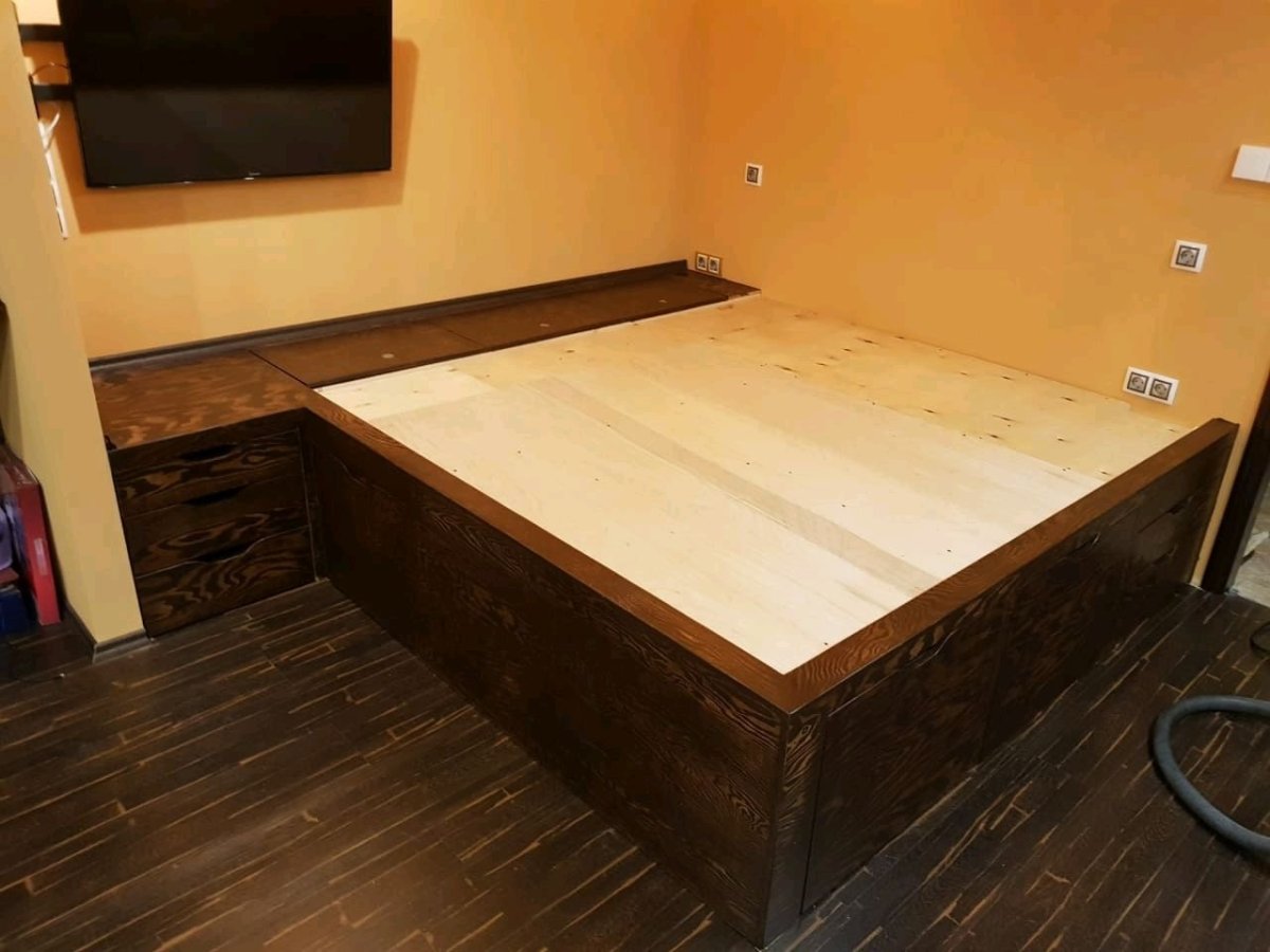 Кровать из бруса 150х150