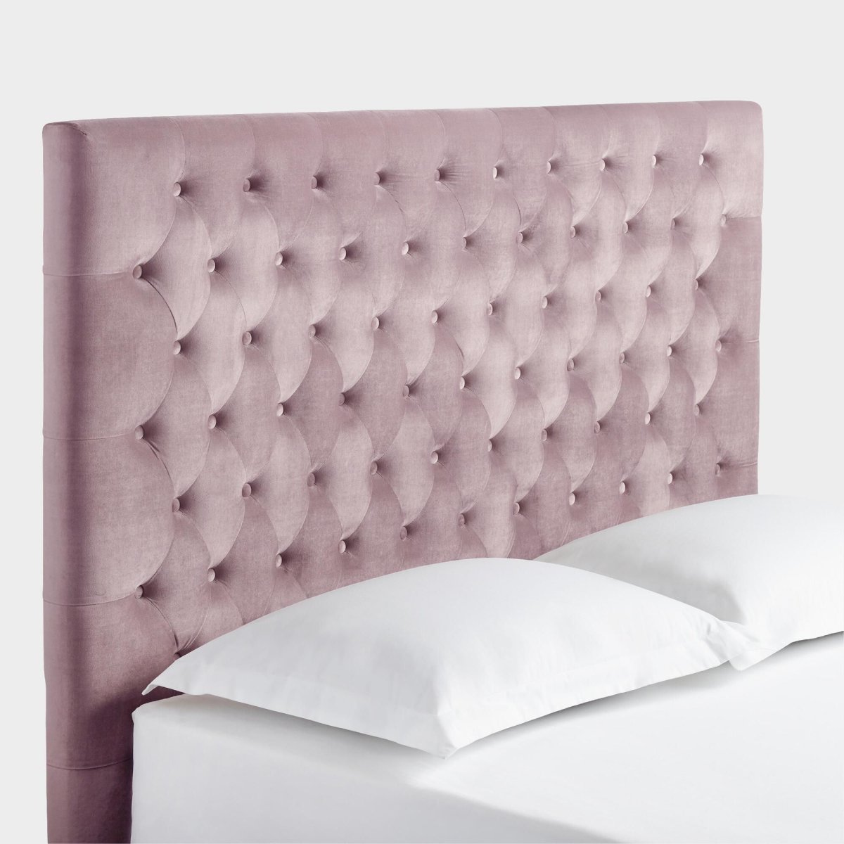 Кровать Кинг сайз с каретной стяжкой