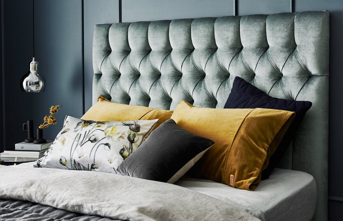 Изголовье кровати ромбами