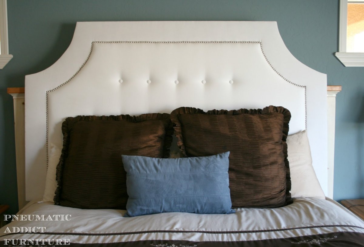 Изголовья для кровати с деревянной окантовкой