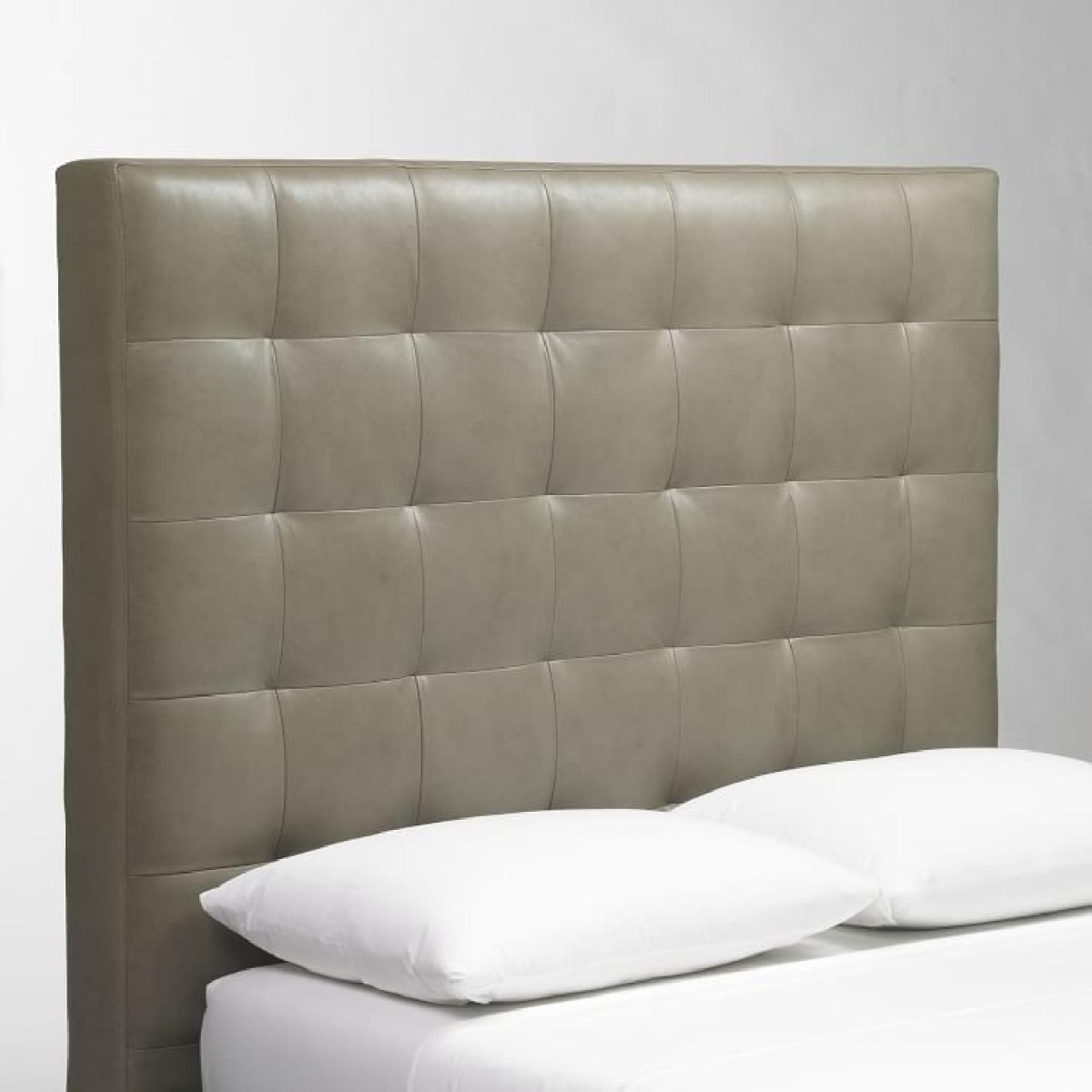 Изголовье кровати с пуговицами