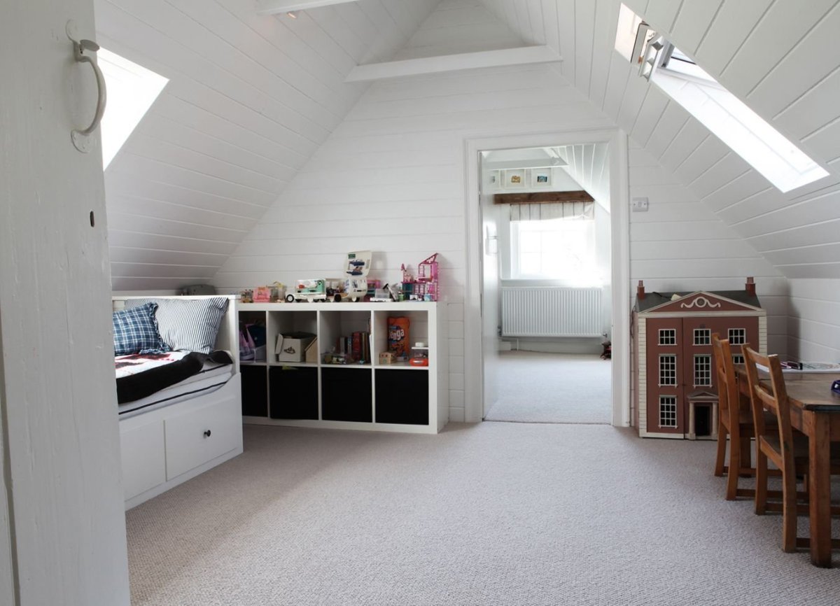 Мебель икеа в мансарде