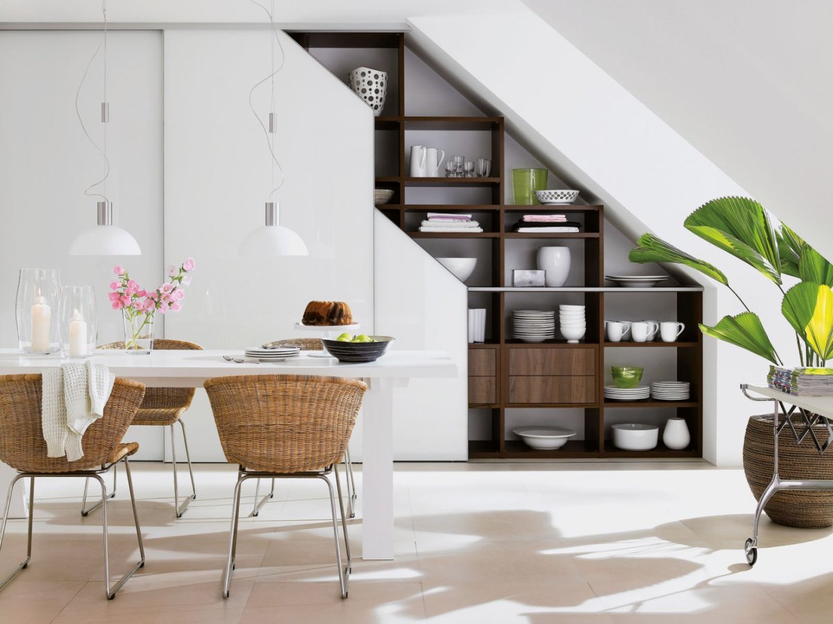 Стеллаж на мансарде