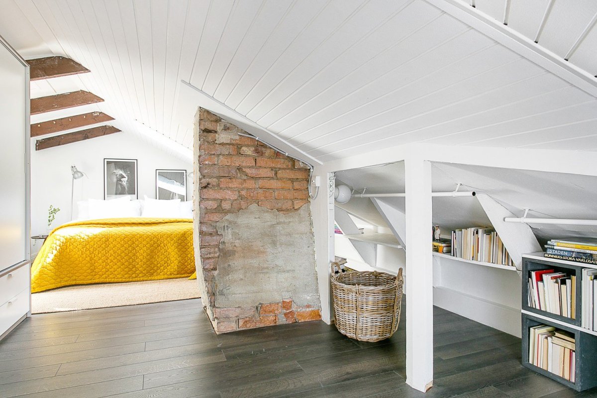 Стеллаж на мансарде