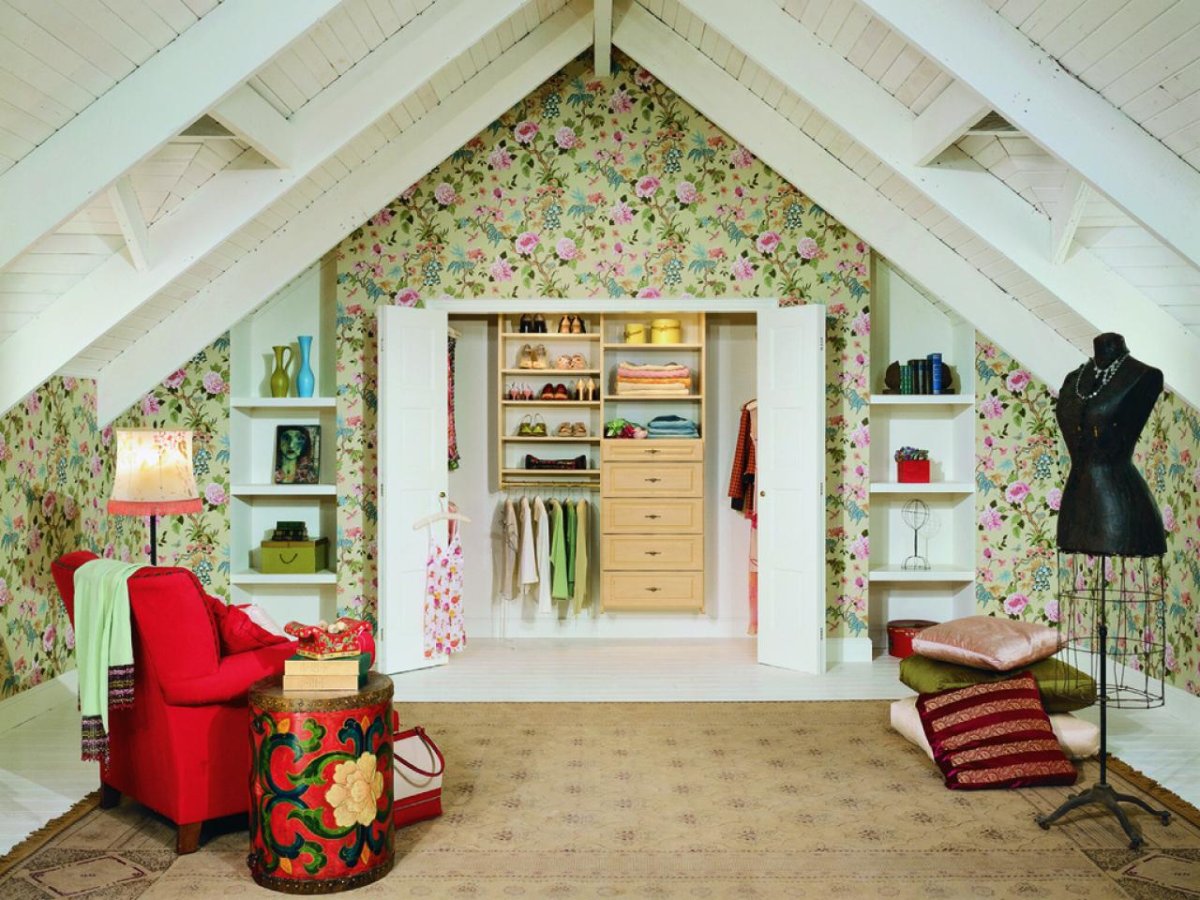 Стеллаж на мансарде