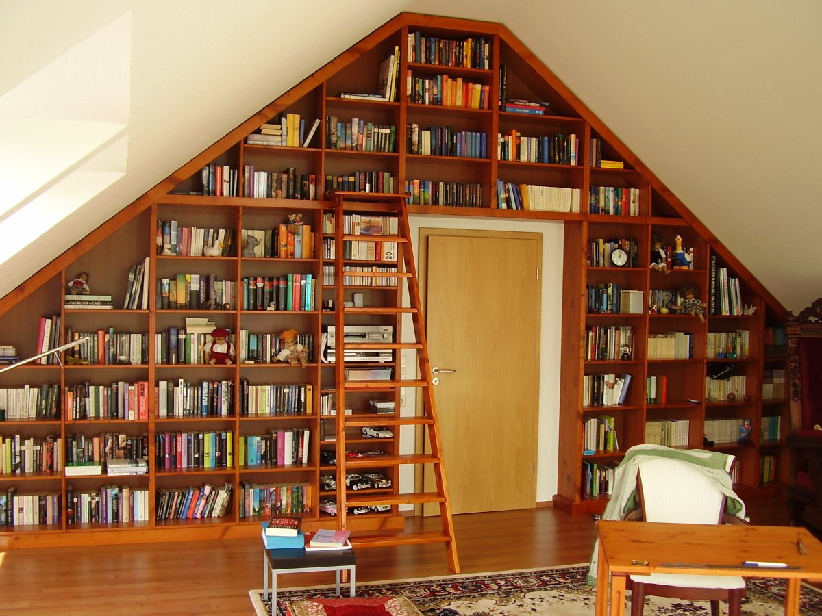 Стеллаж на мансарде