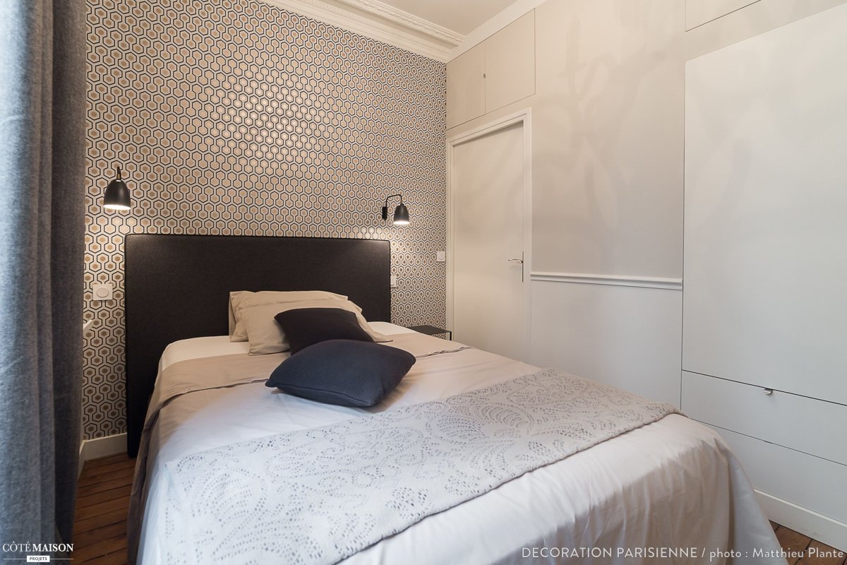 Отделка стены за кроватью