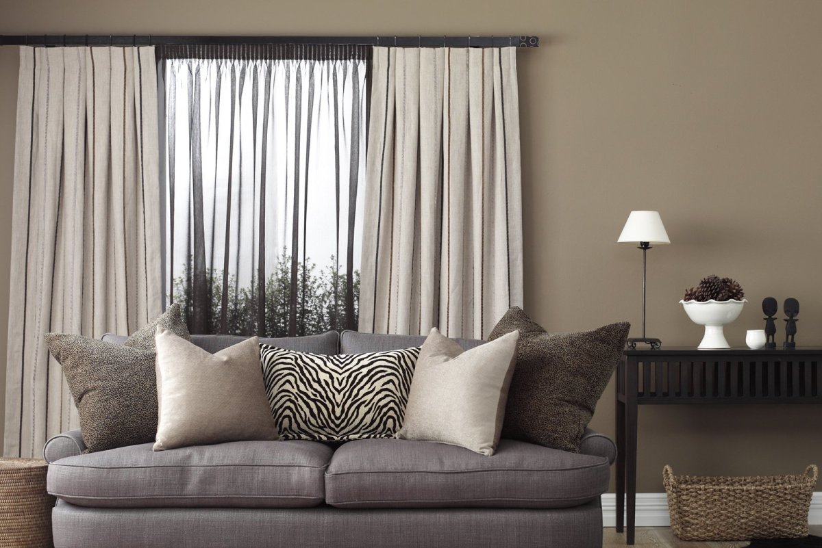 Шторы к серому дивану