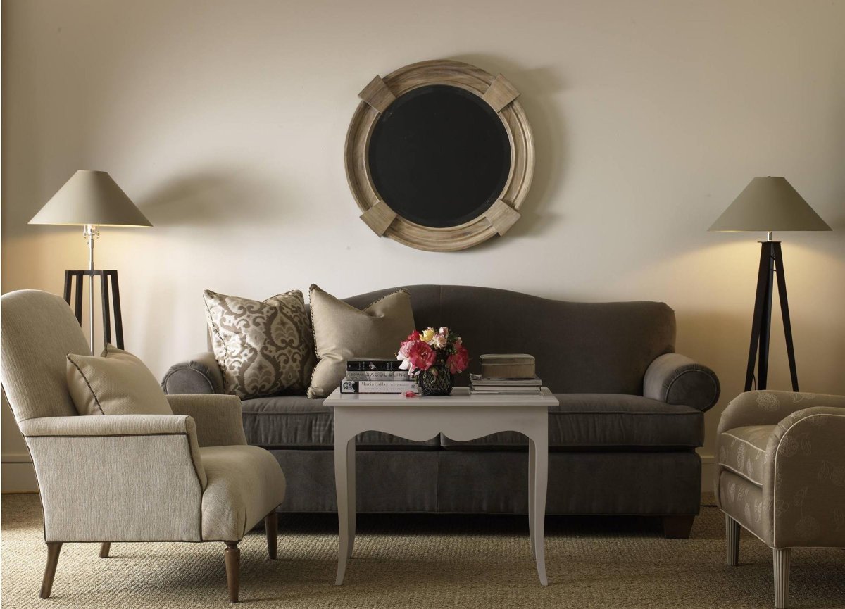 Бежевые стены в спальне