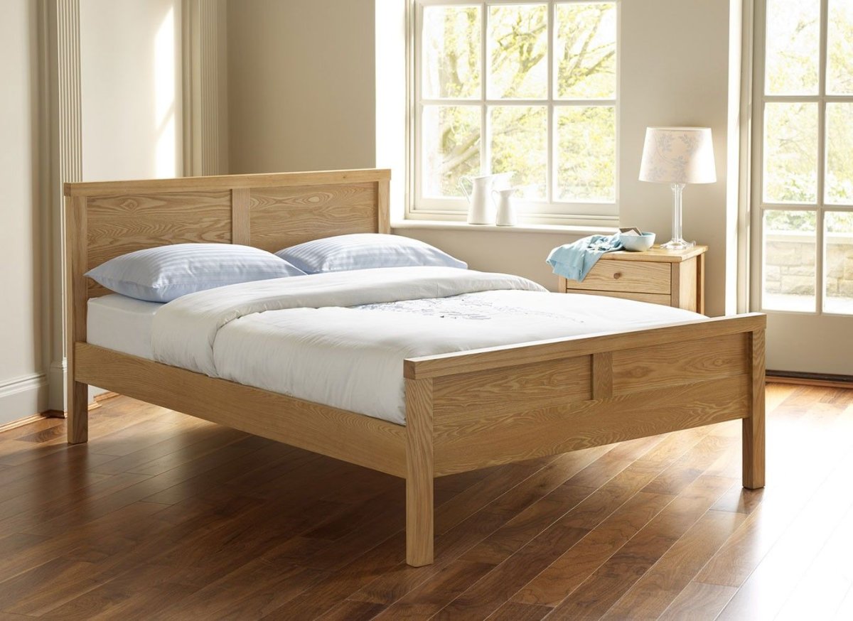 Деревянная кровать в скандинавском стиле