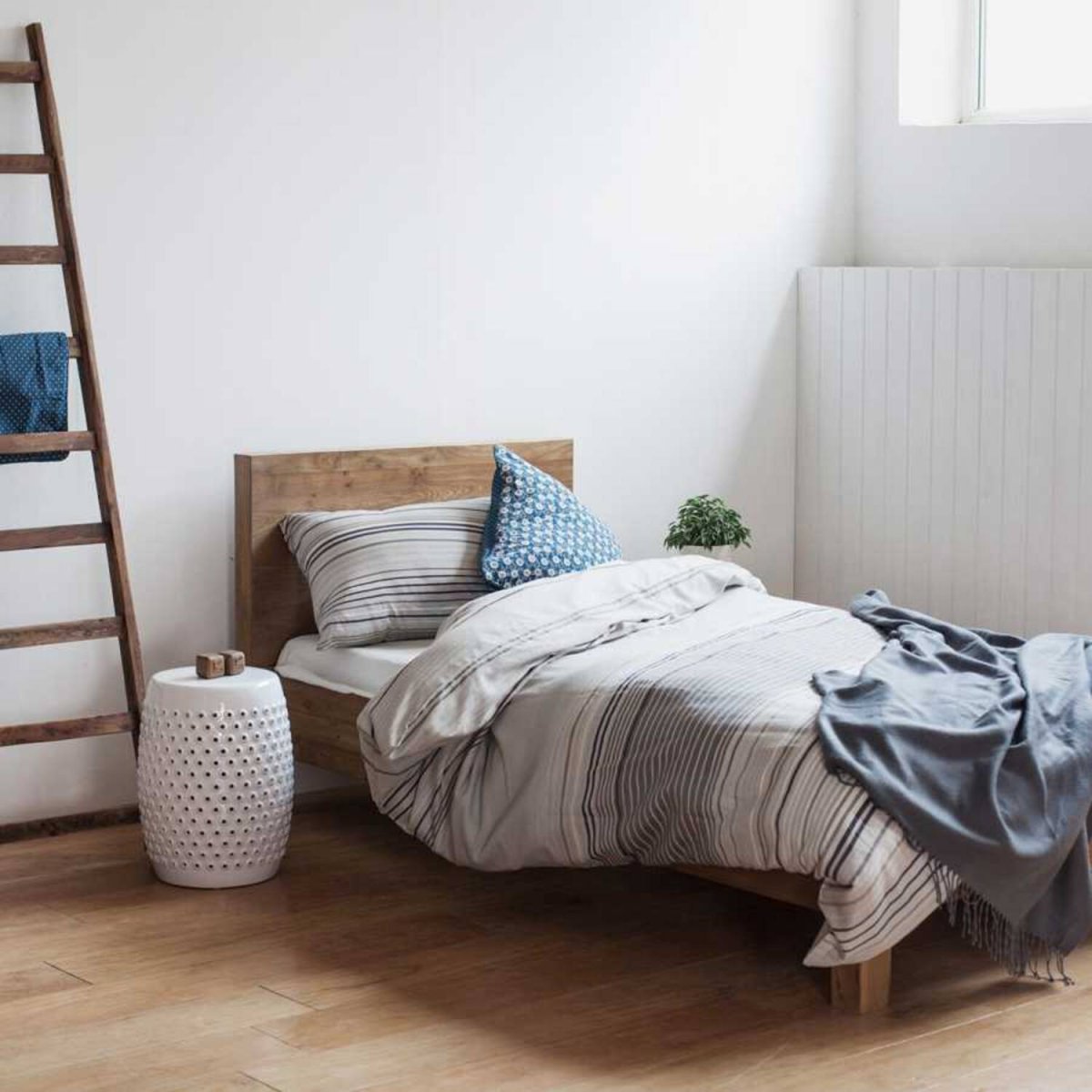 Незаправленная постель Скандинавский стиль