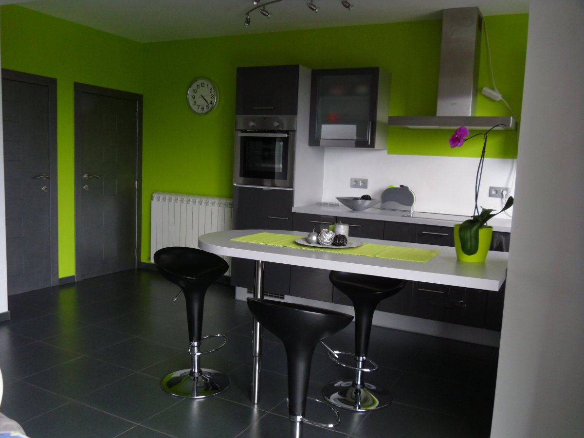 Зеленый потолок в интерьере