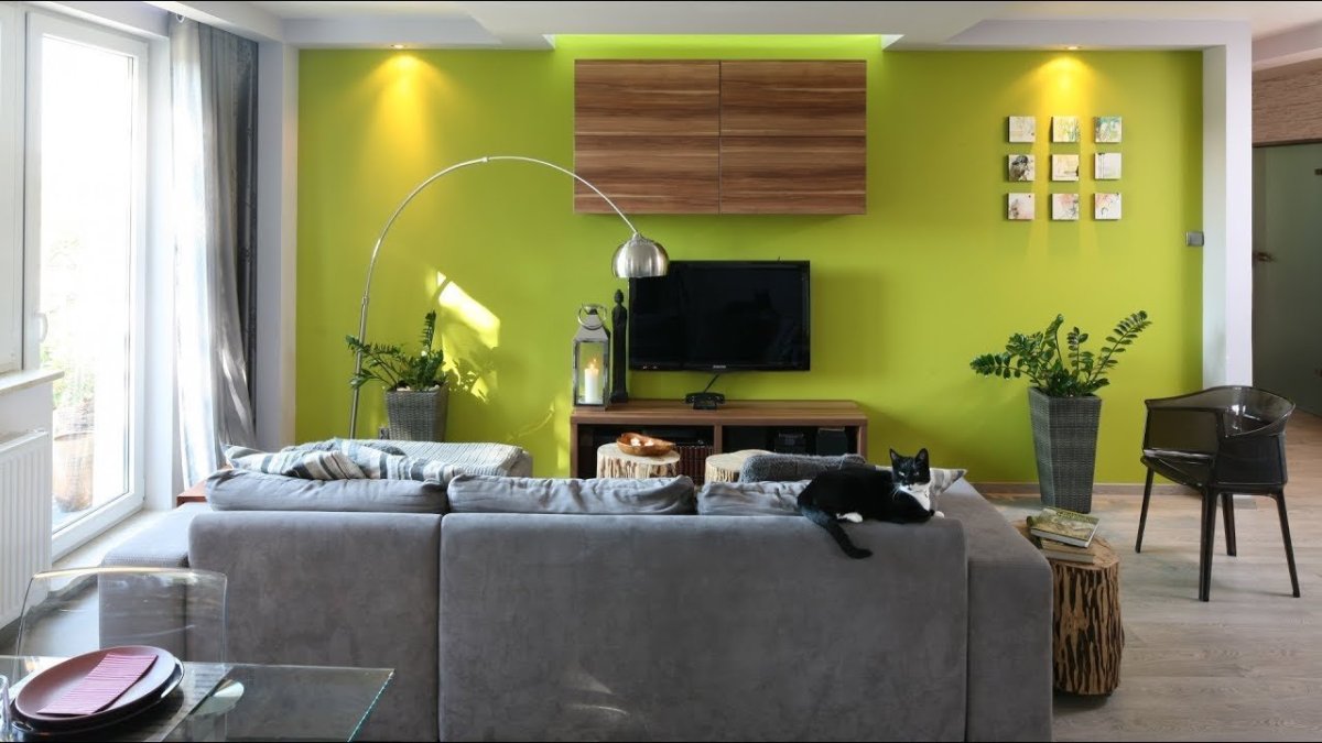 Гостиная с зелеными акцентами