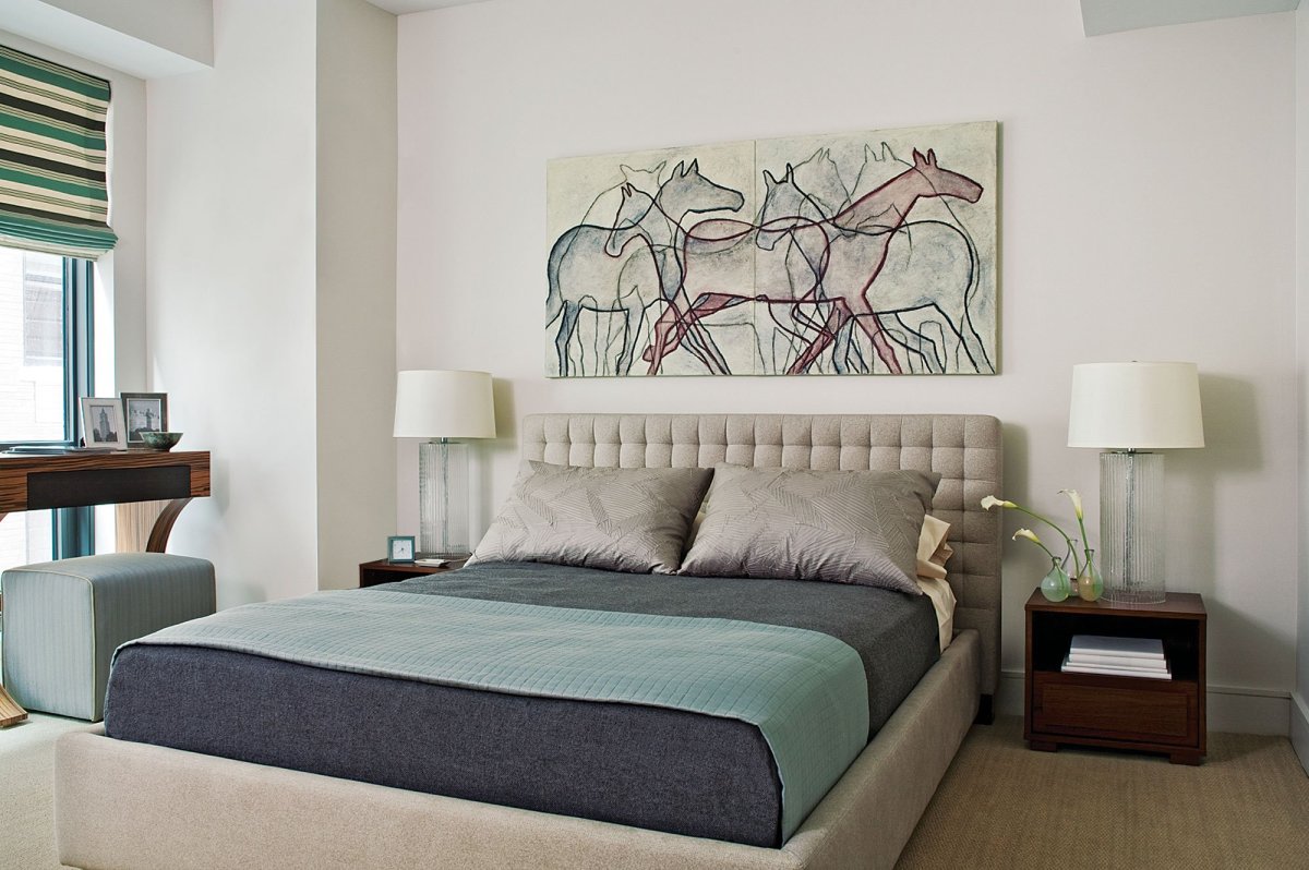 Постеры в интерьере спальни