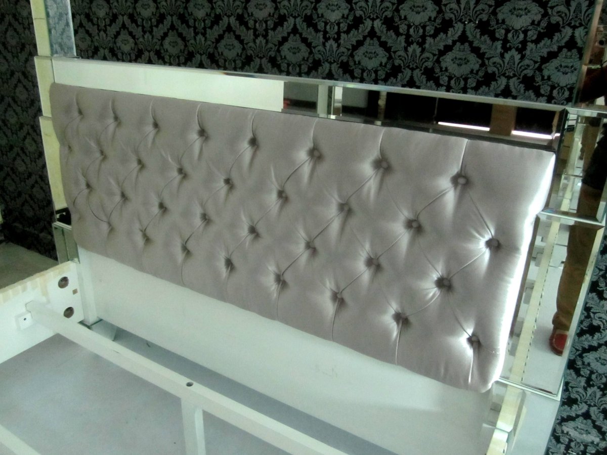 Красивые зеркала в спальню