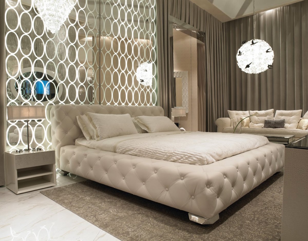 Кровать с мягким изголовьем