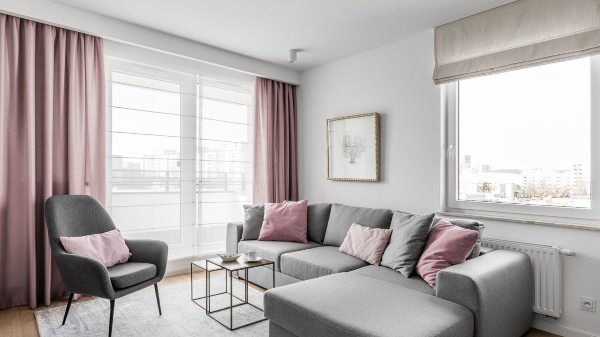 Шторы к серому дивану