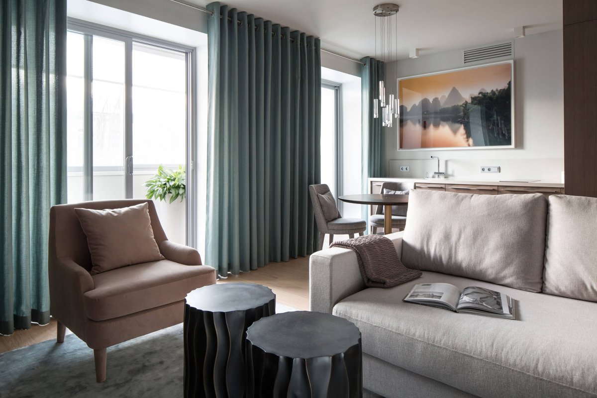 Шторы под серый диван