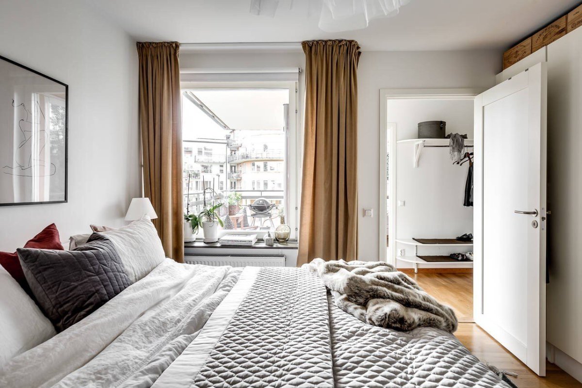 Спальня со шкафами в изголовье кровати икеа