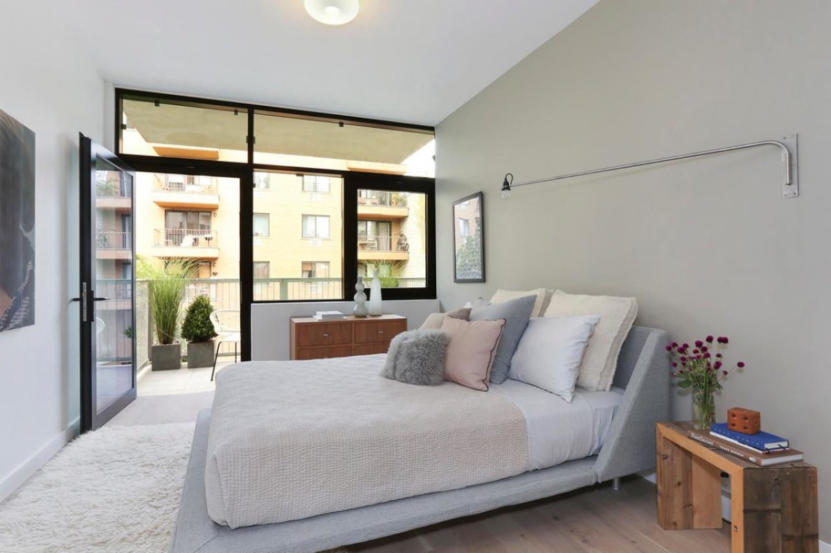 Маленькая спальня с двуспальной кроватью