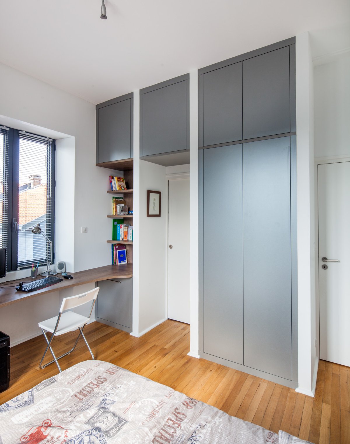 Шкаф вокруг дверного проема