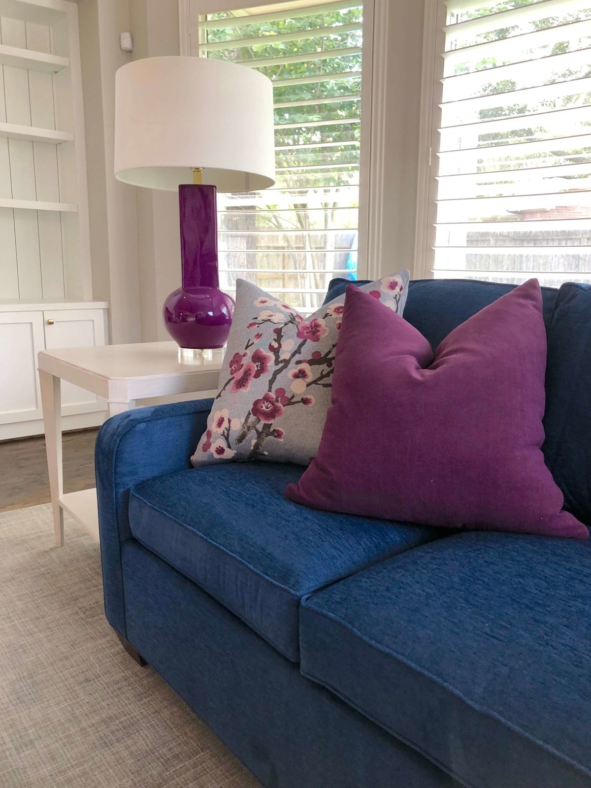 Сине серый диван