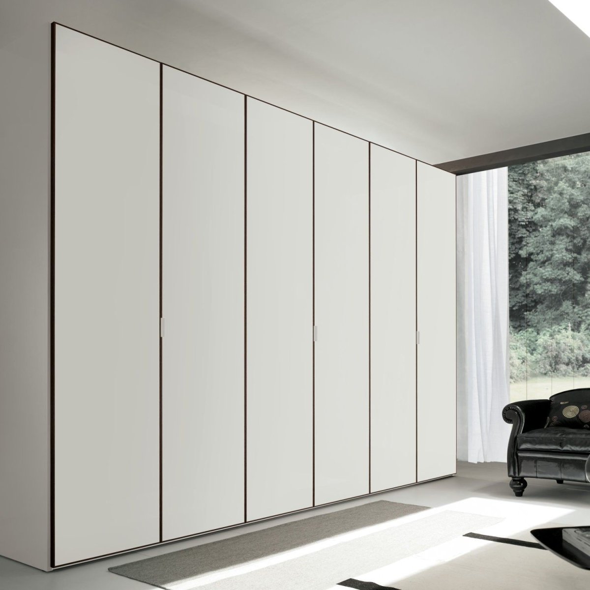 Шкаф со скрытыми ручками