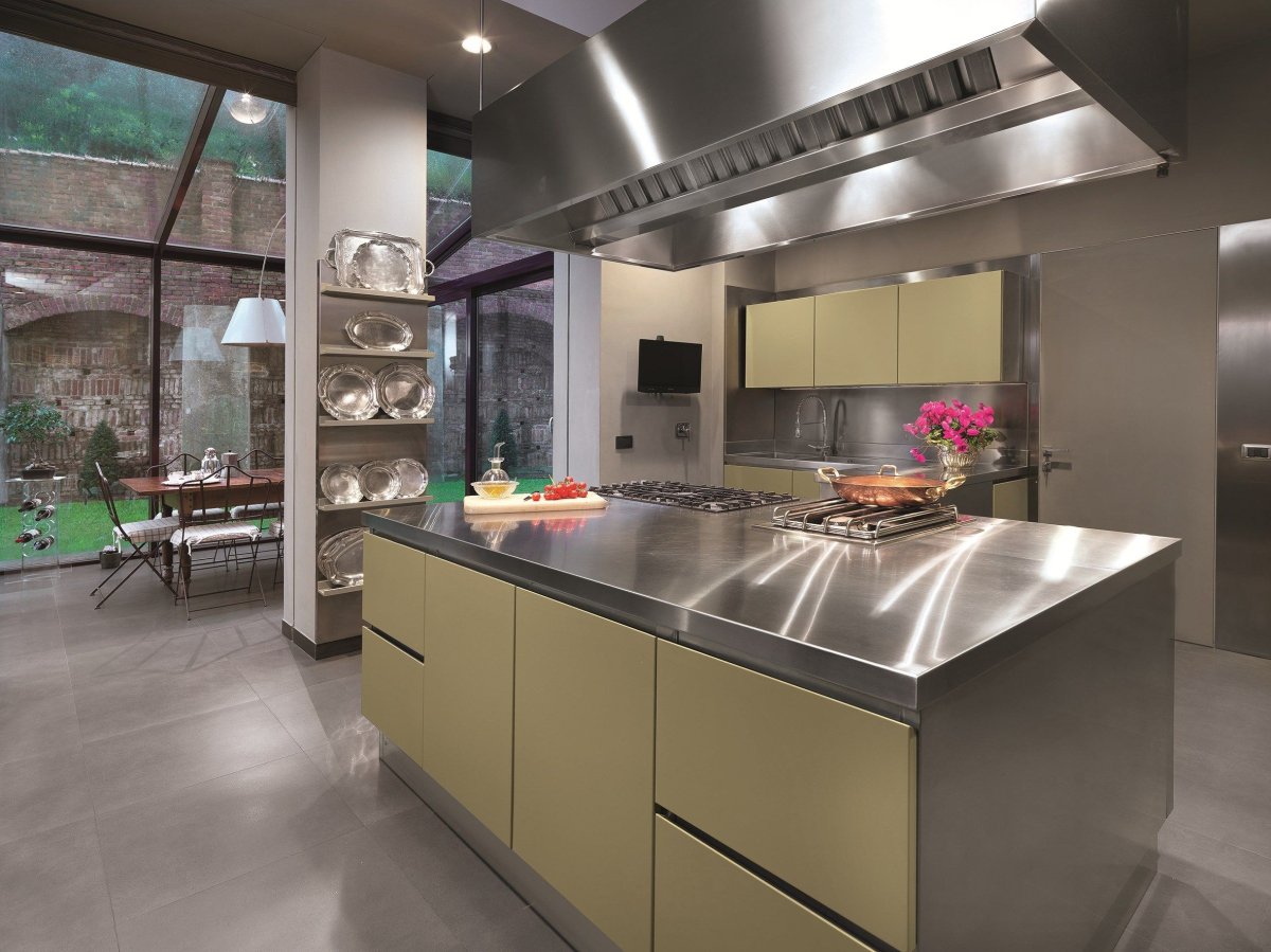 Кухонный фартук из металла