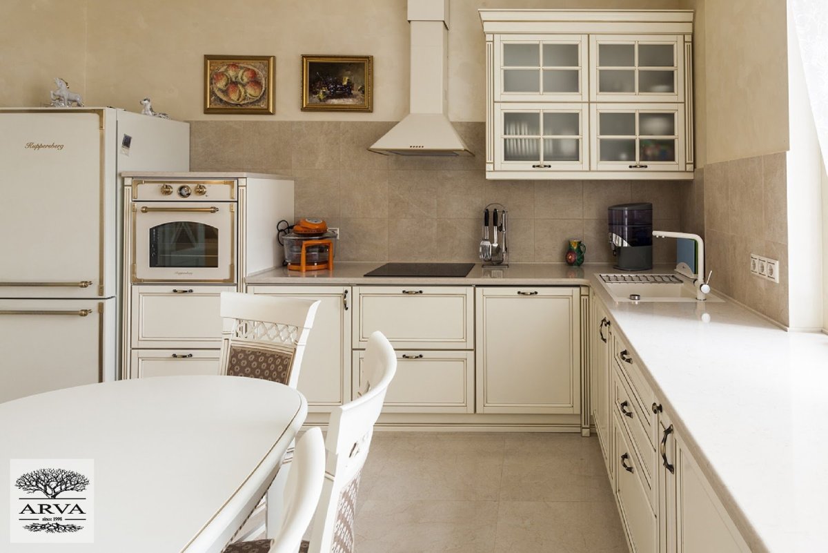 Кухня в светлых тонах