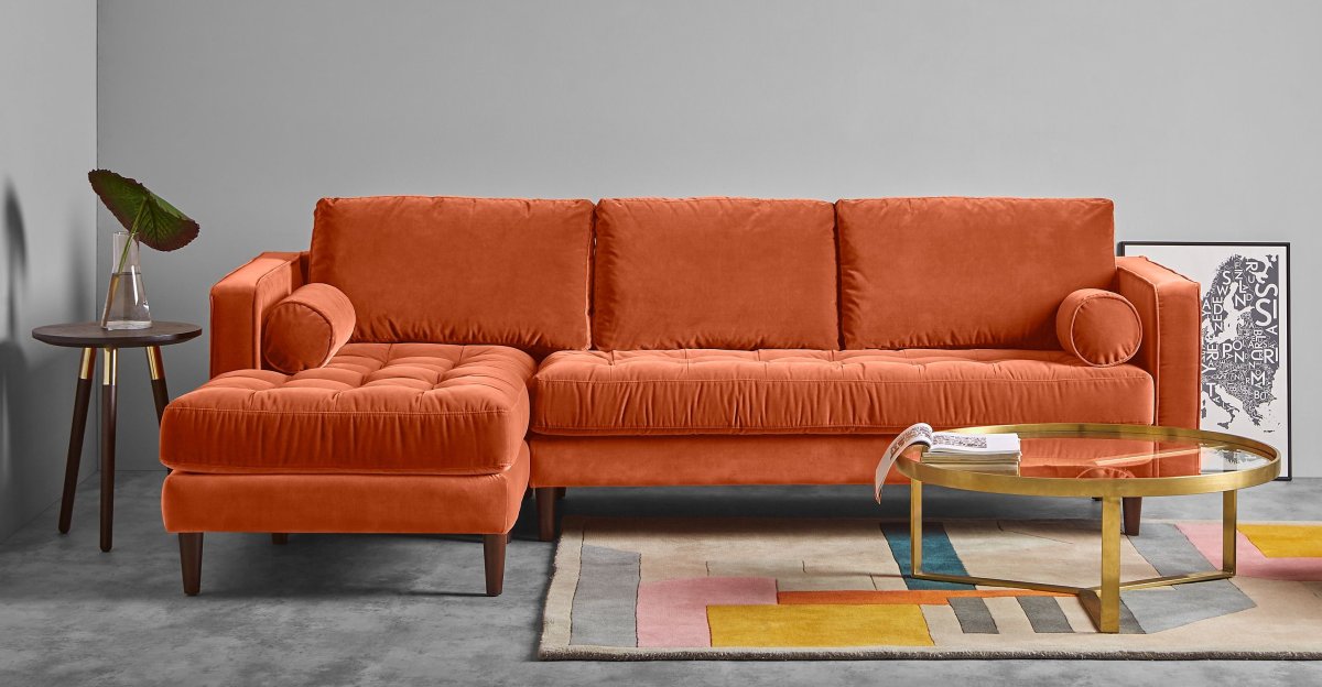 Желто-оранжевый диван