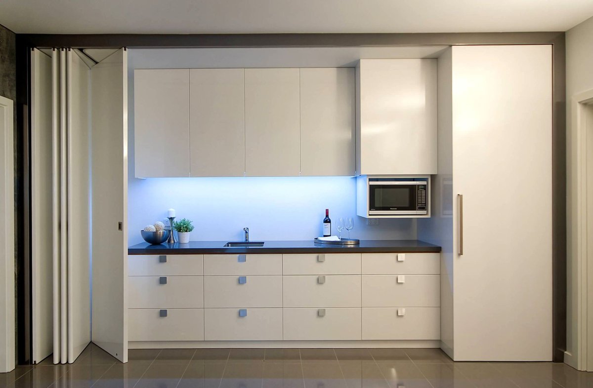 Кухня встроенная в нишу