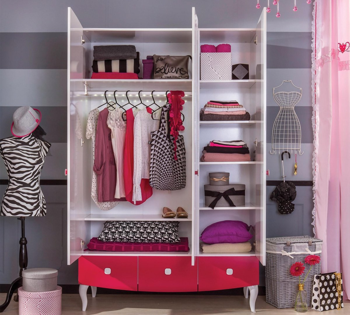 Двуспальная кровать чердак со шкафом