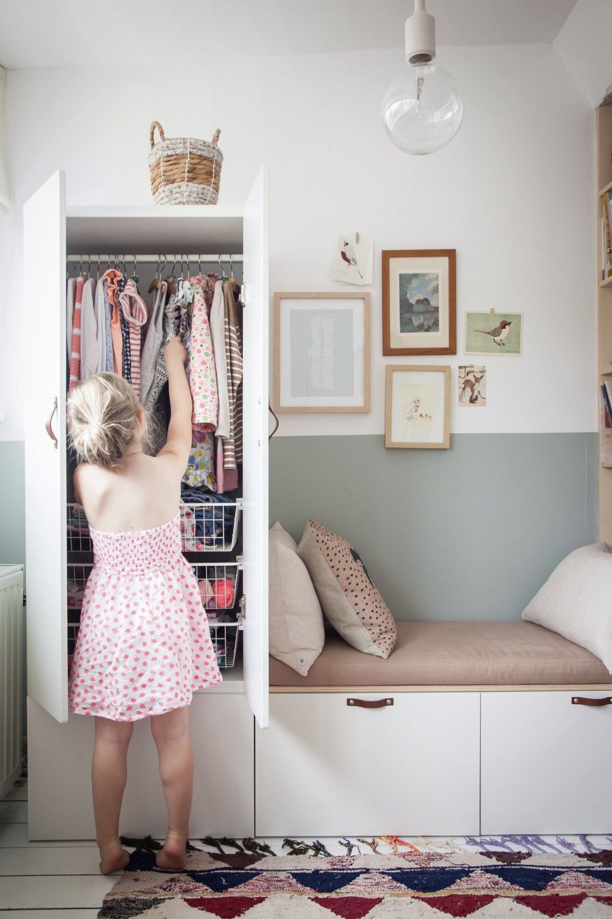 Шкаф в комнату подростка девочки