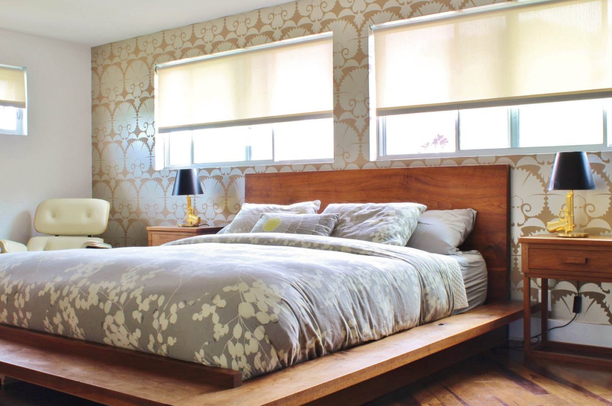 Ковровое изголовье кровати