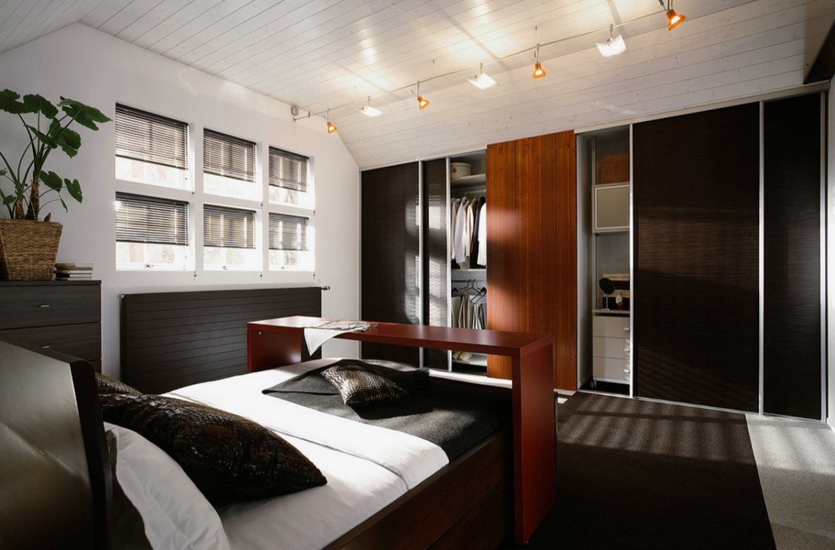 Спальня с большим телевизором