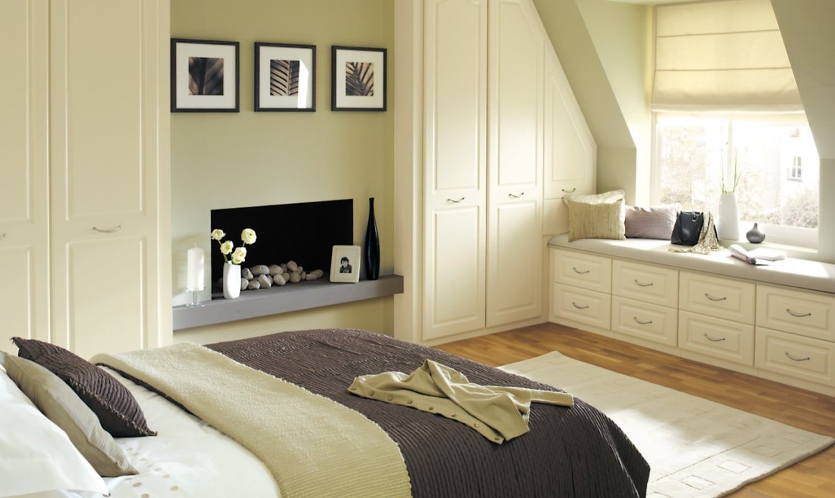 Зеркала в интерьере спальни