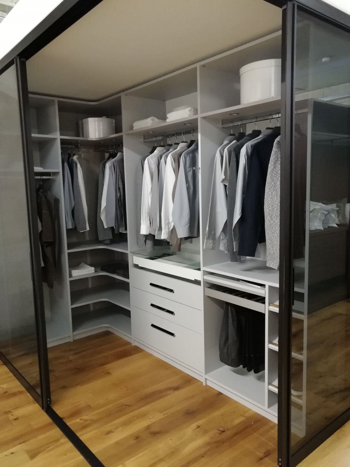 Встроенный шкаф гардеробная в спальне